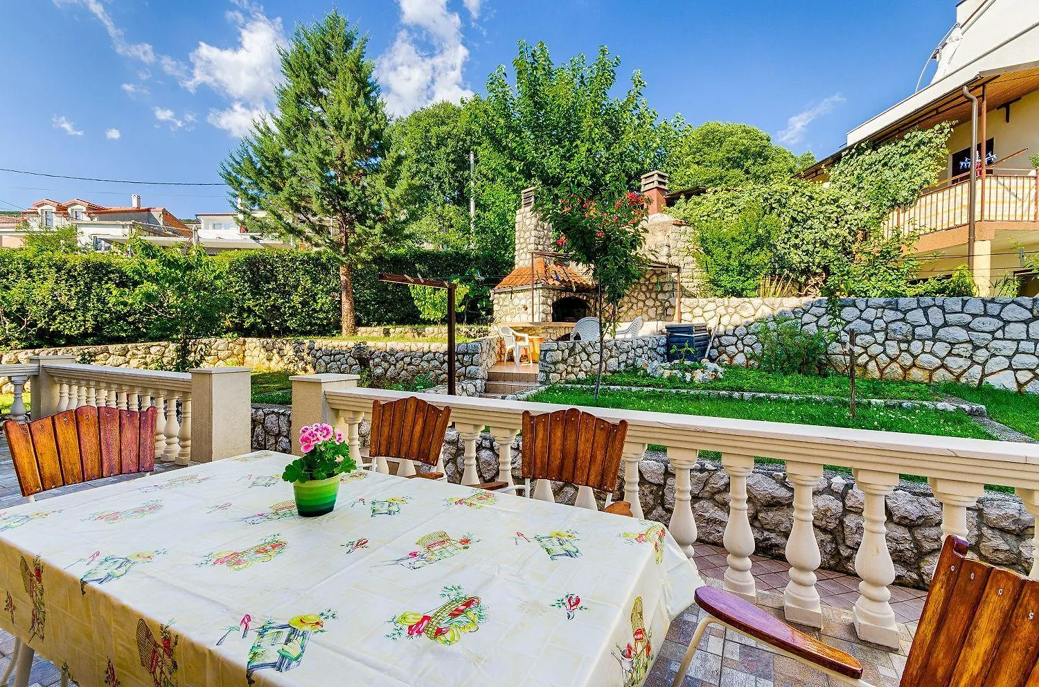Helles Apartment Mit Traumhaften Meerblick, Grill Und Nur 500 Meter Zum Strand Dramalj