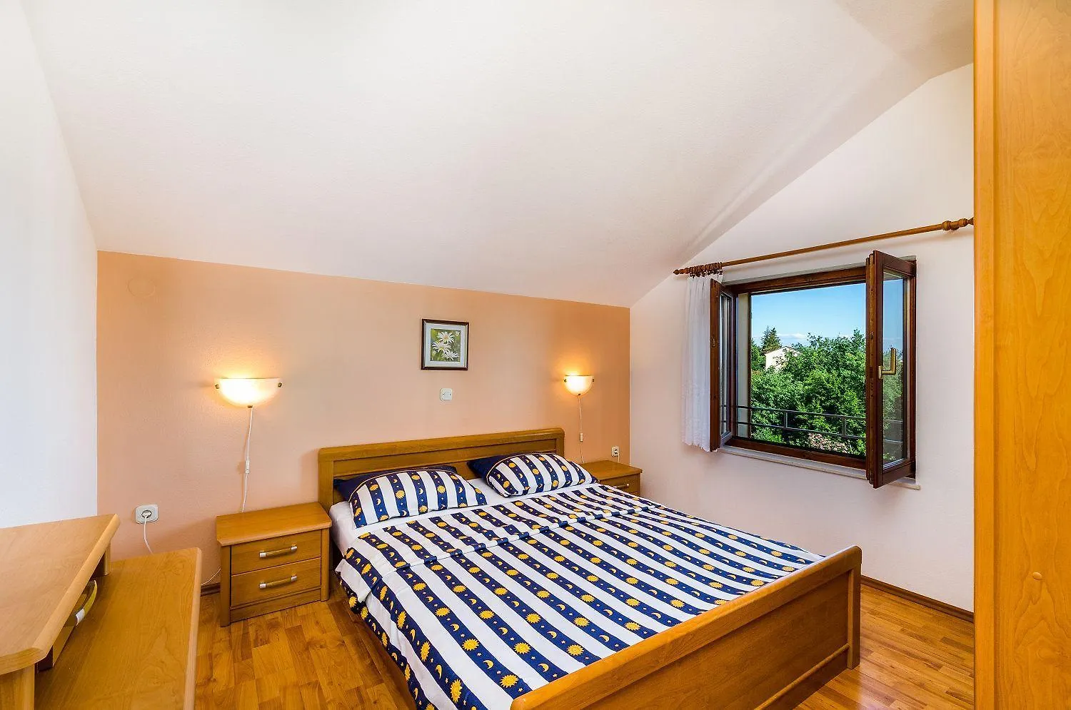 Helles Apartment Mit Traumhaften Meerblick, Grill Und Nur 500 Meter Zum Strand Dramalj 0*,  Croatia